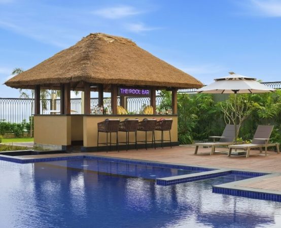 amaari resort pool bar