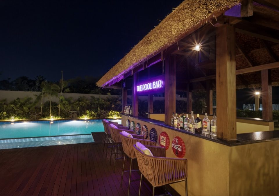 oceanview swimming pool bar
